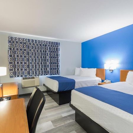 Americas Best Value Inn East Peoria Exterior photo