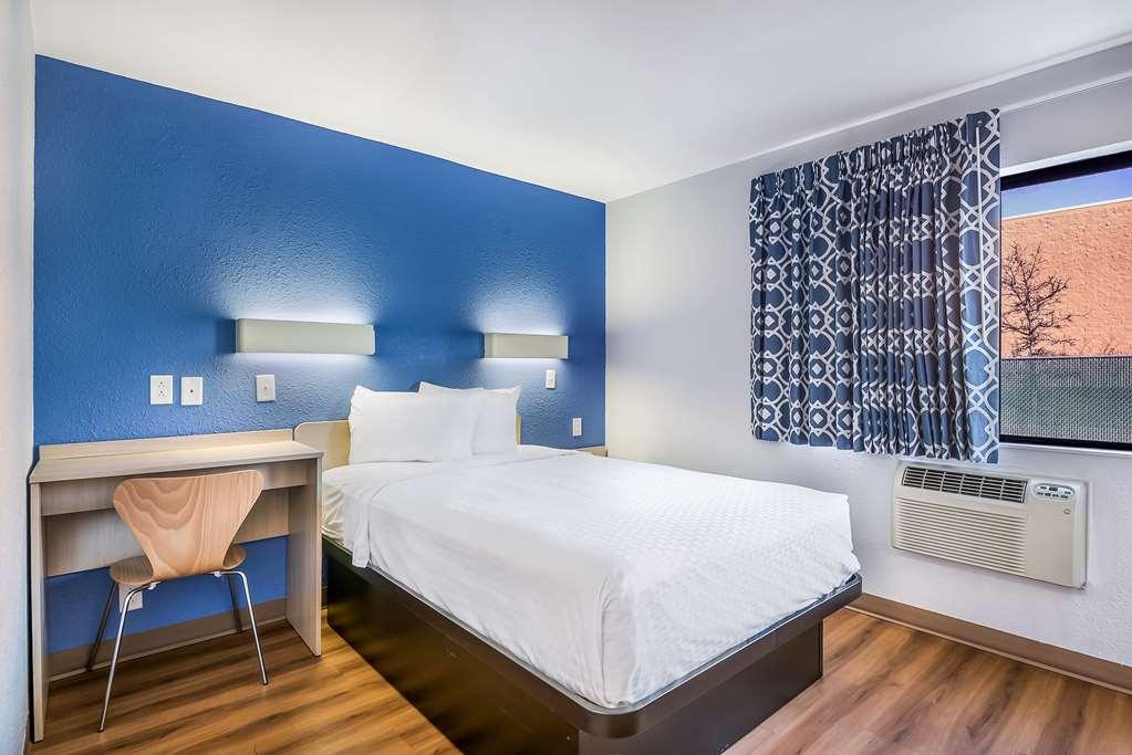 Americas Best Value Inn East Peoria Room photo