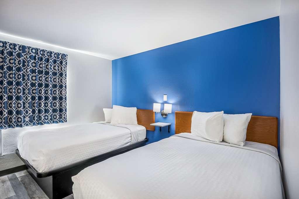 Americas Best Value Inn East Peoria Room photo