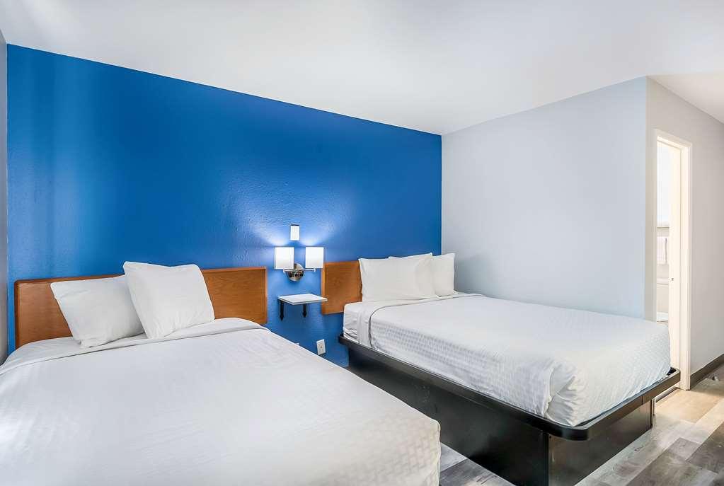 Americas Best Value Inn East Peoria Room photo
