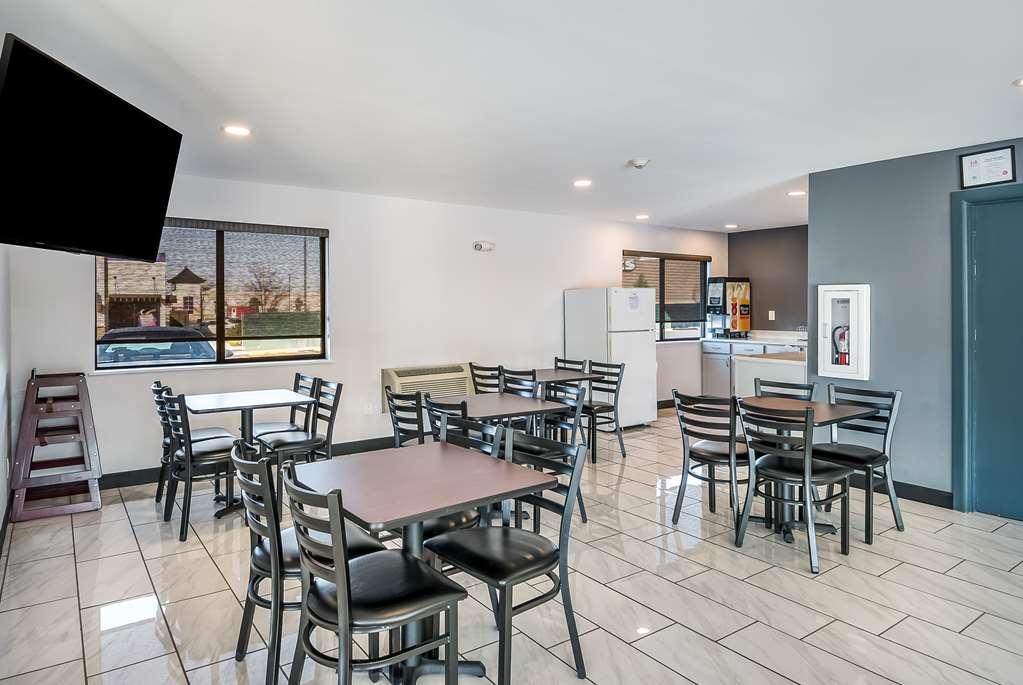 Americas Best Value Inn East Peoria Restaurant photo