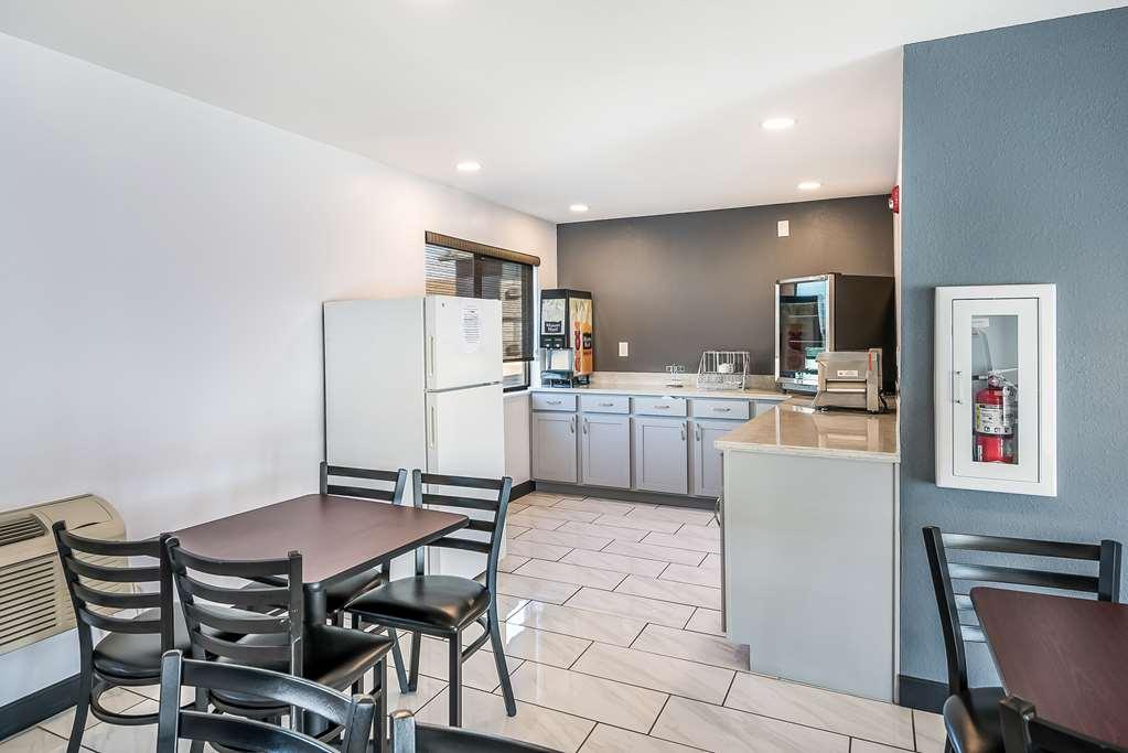 Americas Best Value Inn East Peoria Restaurant photo