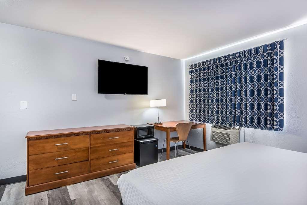 Americas Best Value Inn East Peoria Room photo