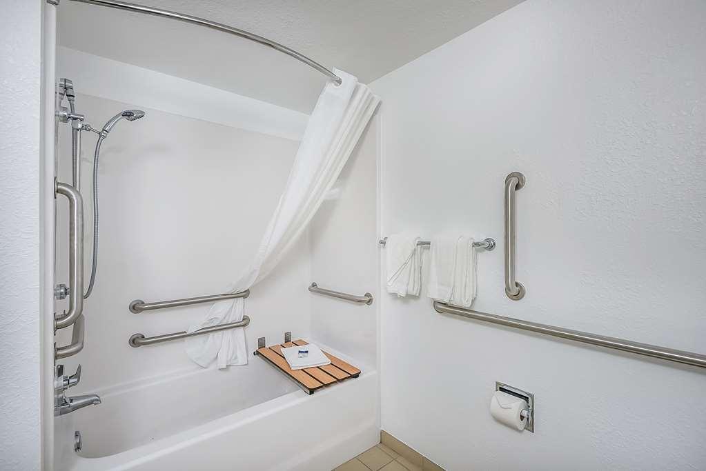 Americas Best Value Inn East Peoria Room photo