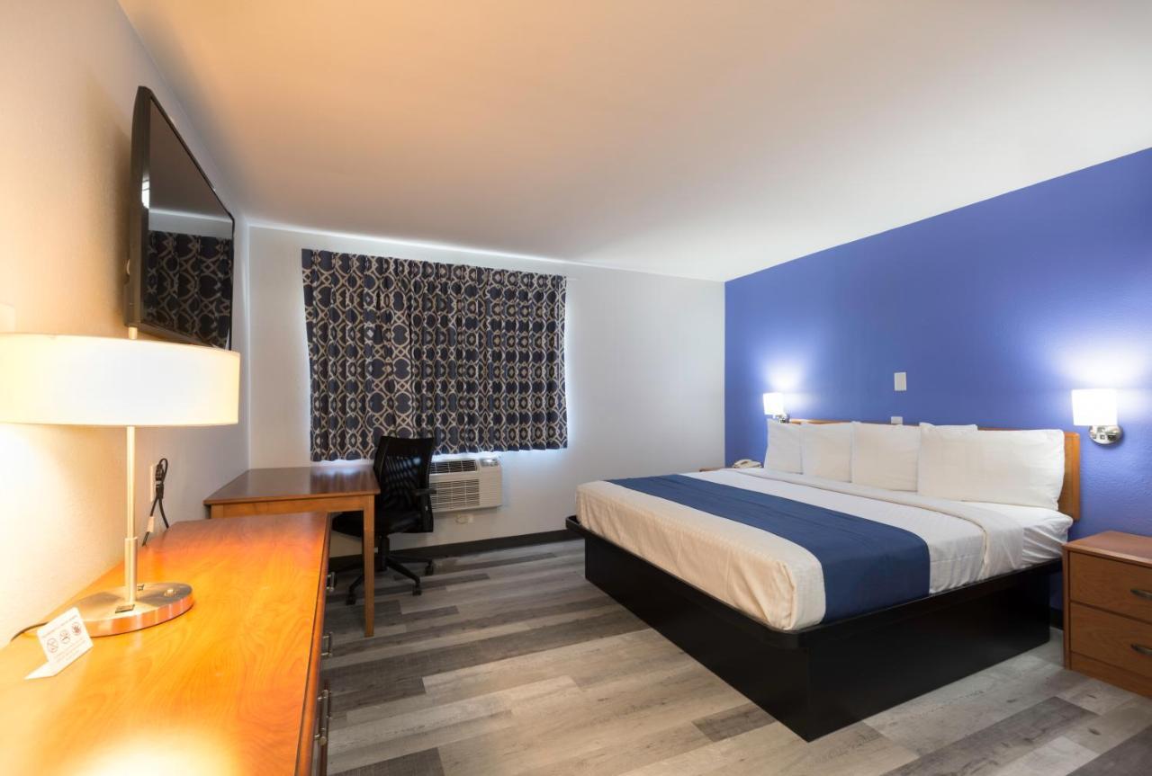 Americas Best Value Inn East Peoria Exterior photo