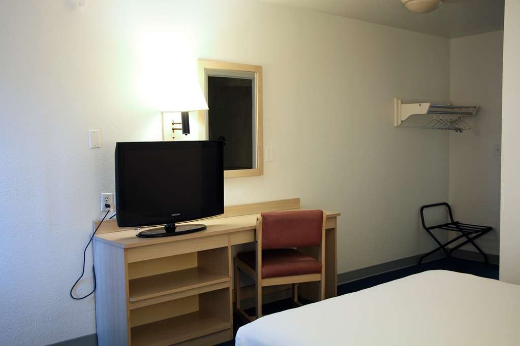 Americas Best Value Inn East Peoria Room photo