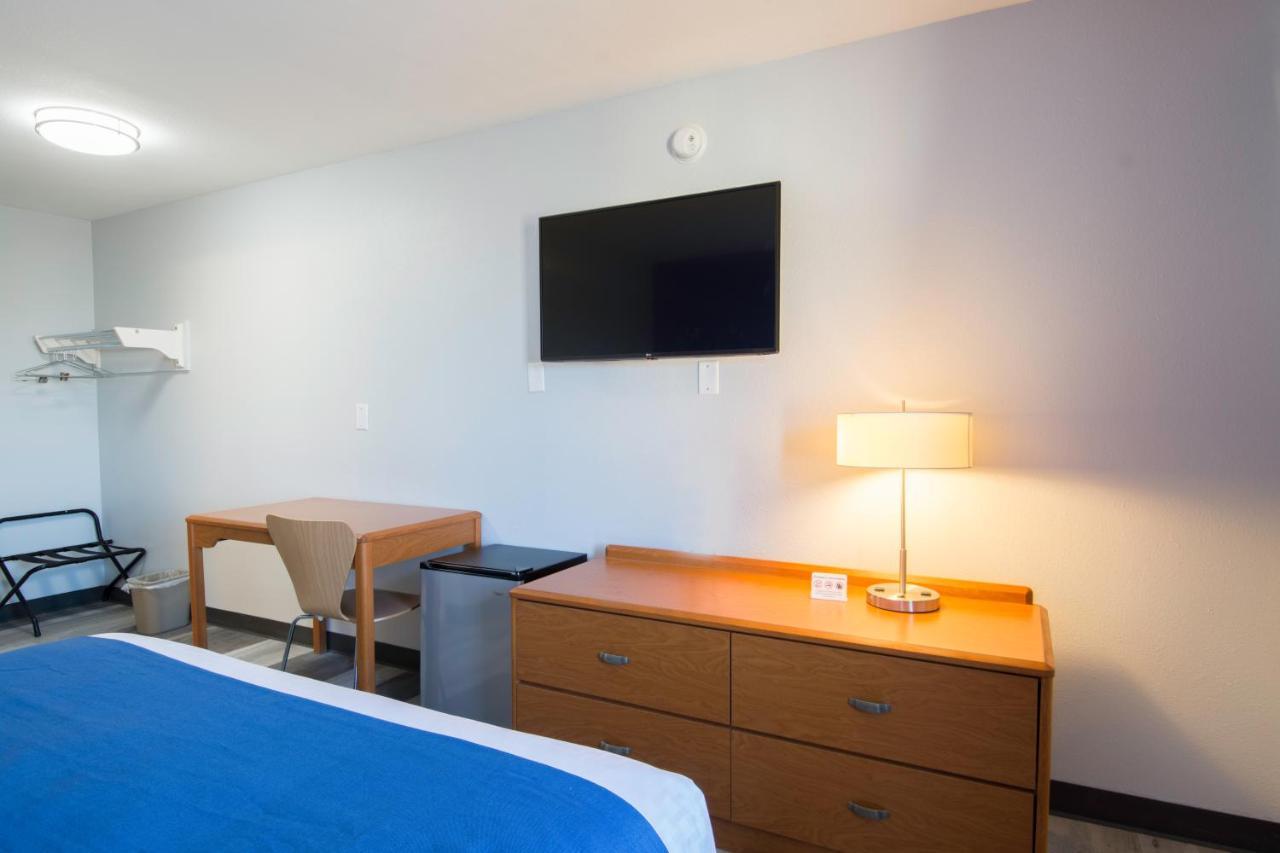 Americas Best Value Inn East Peoria Exterior photo