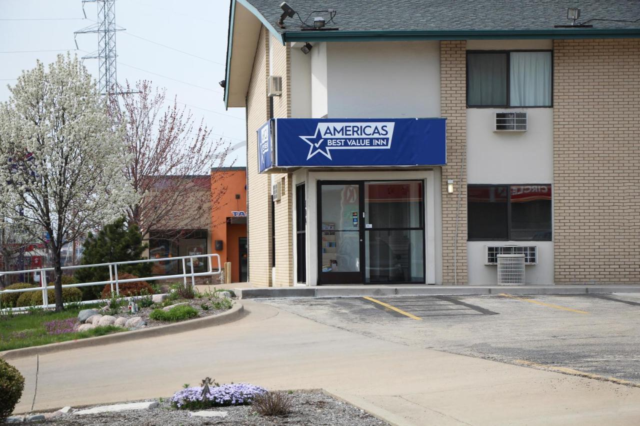 Americas Best Value Inn East Peoria Exterior photo