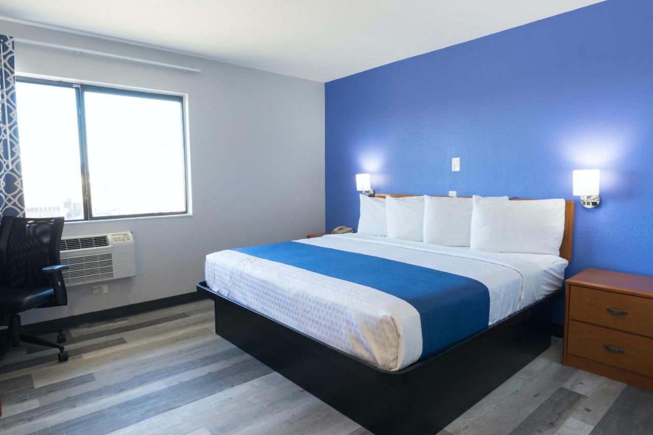 Americas Best Value Inn East Peoria Exterior photo